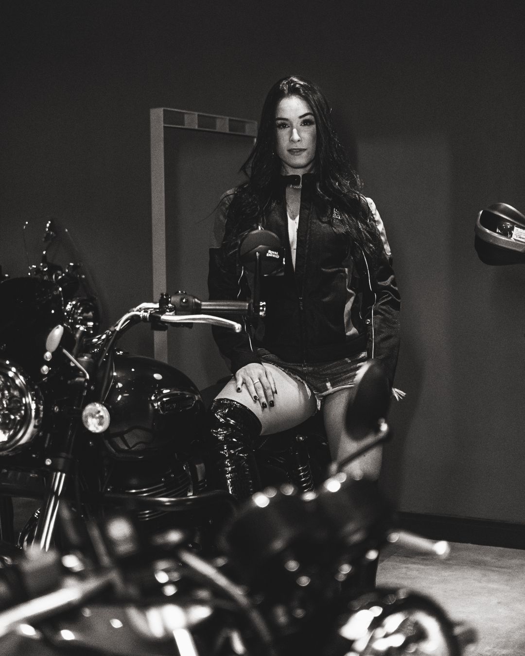LarissaMoto-85-post-bw